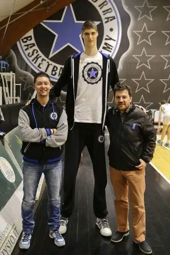 还在长!16岁少年身高达2米31,他会是下一个姚明?