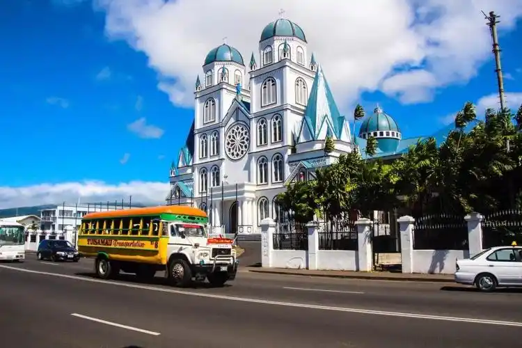 斐济边居然有个不穿裤子的岛国网友0差评关键还免签