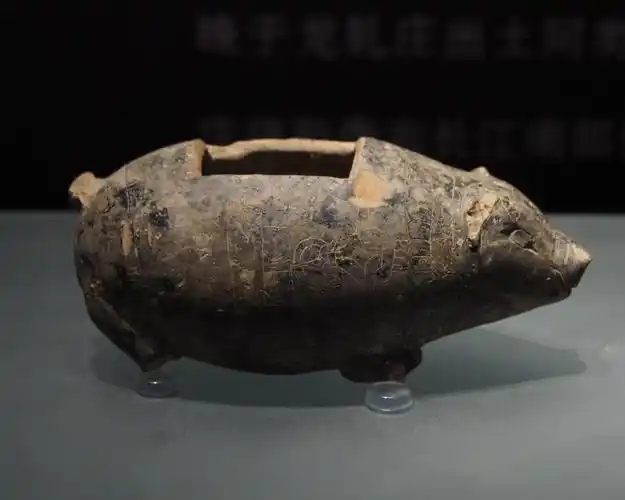 新石器时代崧泽文化陶猪形尊常州博物馆藏