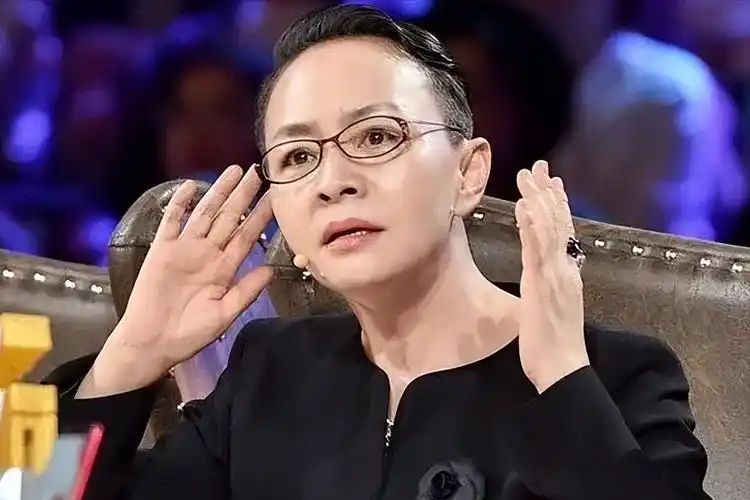 62岁宋丹丹近照大变样,头发稀疏唇色苍白,与当初的白云大相径庭_生活