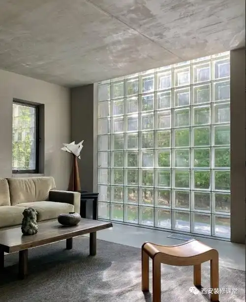如图干区直对客厅,采用玻璃砖满足隔断遮挡,同时不影响采光和视觉的