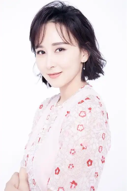 胡静最新夏日写真清新灵动尽显优雅从容