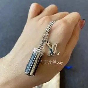 芒芒米兰代购lv路易威登男士黑灰老花香水瓶项链m63641