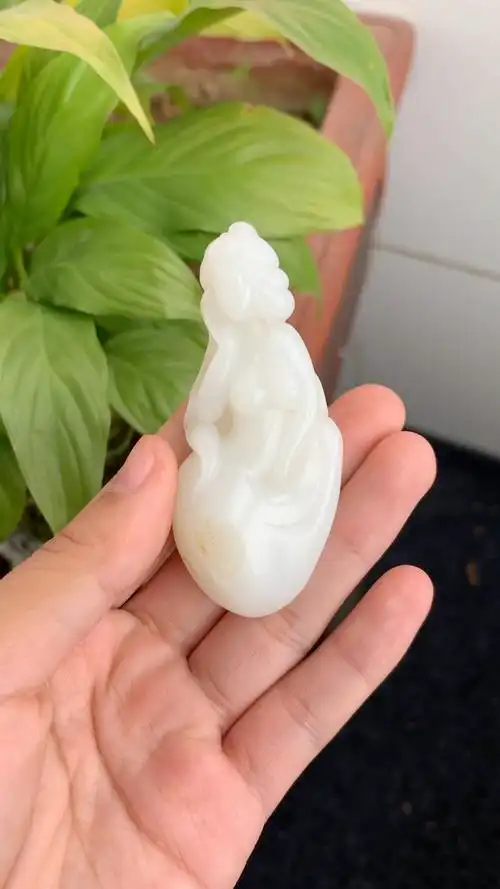 玉美人新疆和田玉美人挂件玉质