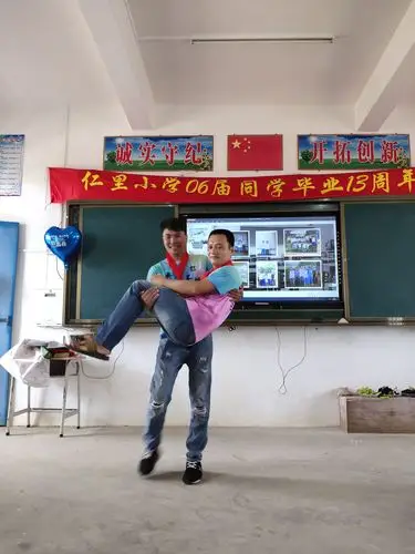 给童永义老师来个公主抱