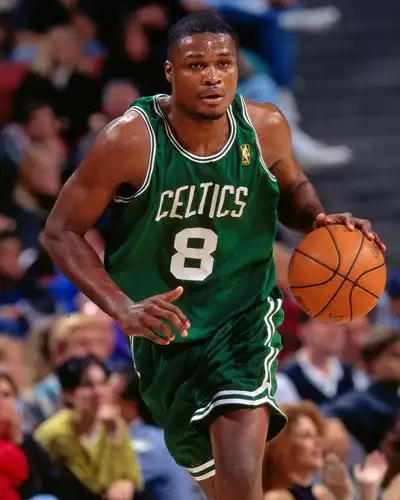 沃克从亿万富翁沦为穷光蛋 因狐朋狗友坐吃山