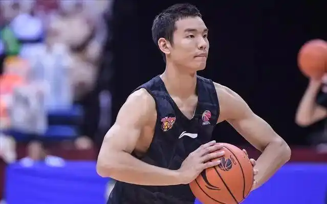 还记得青年队球霸吗?上赛季报销,如今续约5年