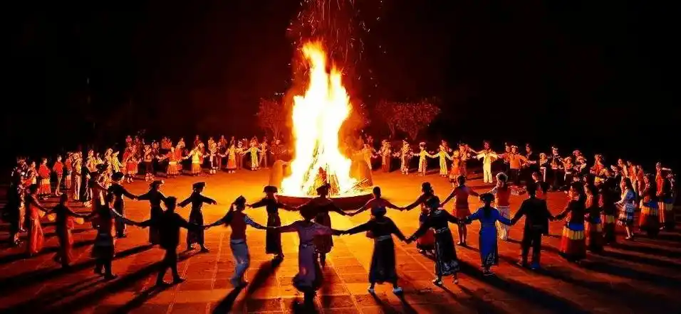 精心打造的大型多元化草原圣火音乐狂欢夜,区别于普通篝火晚会,用独特