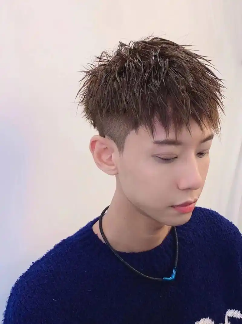 2020最火钢夹烫渣男烫 今年最火的发型  男生最火的钢夹烫 打理简单