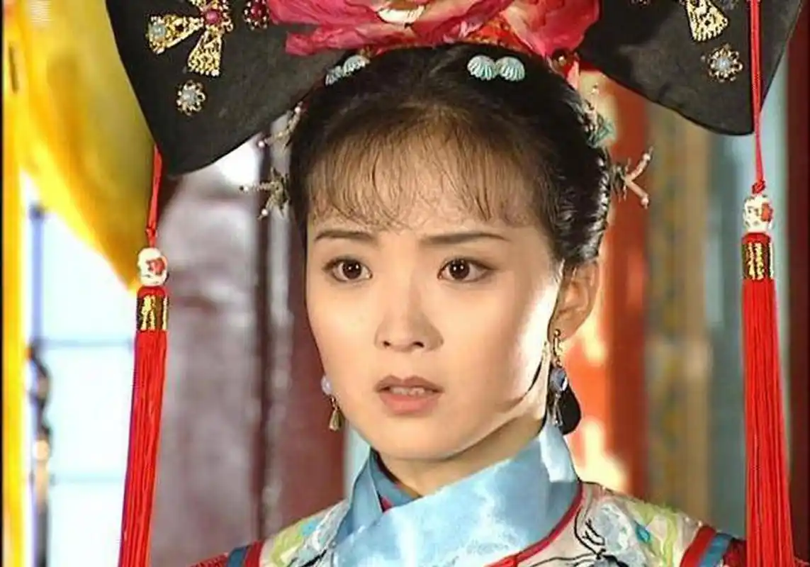 王艳曾饰演《还珠格格》中的"晴儿格格".