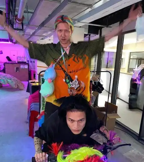 杀马特教父罗福兴11岁创办杀马特拒绝富婆追求回归现实