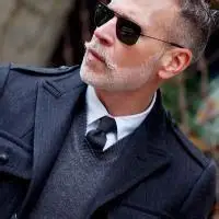 头像沧桑男生黑白简约_微信头像图片大全