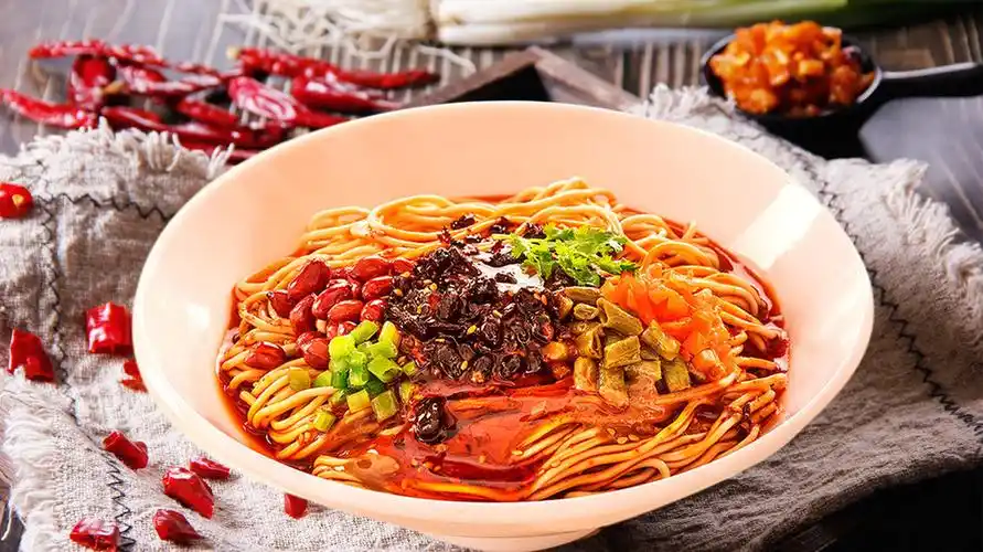 红油热干面图片