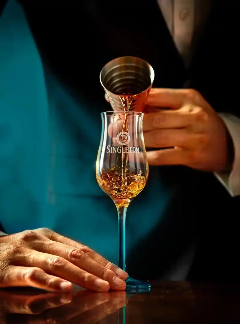 小味喜欢喝威士忌