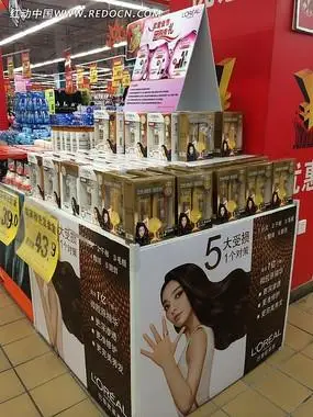 超市里洗发水堆头