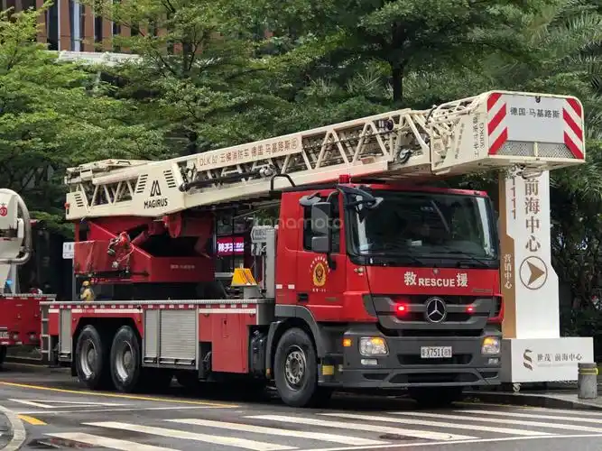 云梯消防车的设计图_消防云梯车图片_消防云梯 新浪新闻