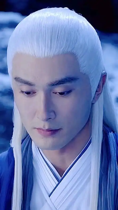 高伟光的东华帝君完美诠释了紫衣白发,清贵高华