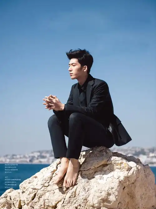 井柏然时尚大片眼神魅惑演绎多面型男