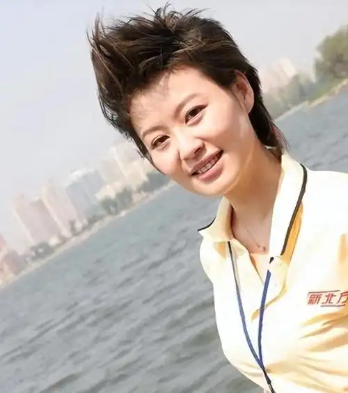 的电视节目主持人,她的职业生涯早在年轻的二十出头就迈入了新的篇章