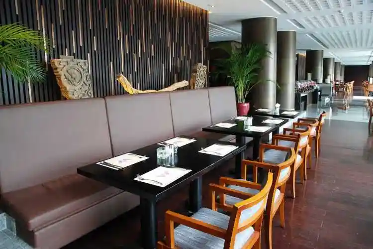 咖啡厅的内部图片