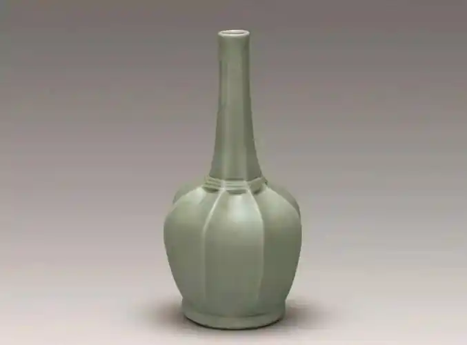 陕西省扶风县法门寺塔地宫出土的秘色瓷净瓶