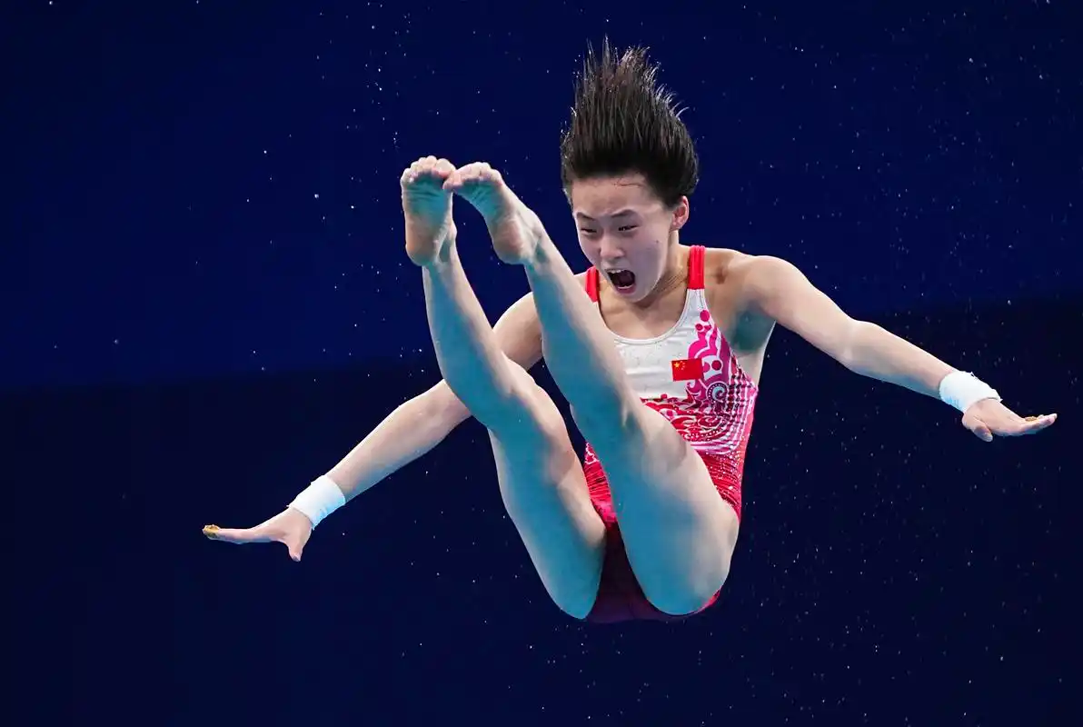 跳水——女子10米跳台决赛:中国选手包揽冠亚军