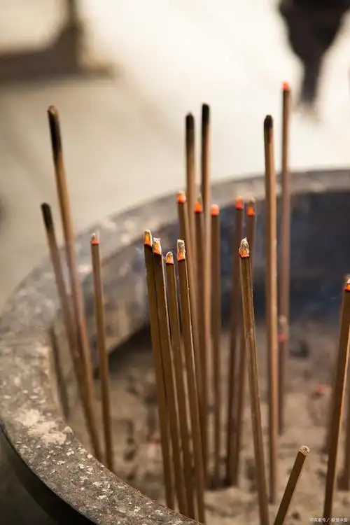 在家烧的香灰怎么处理?