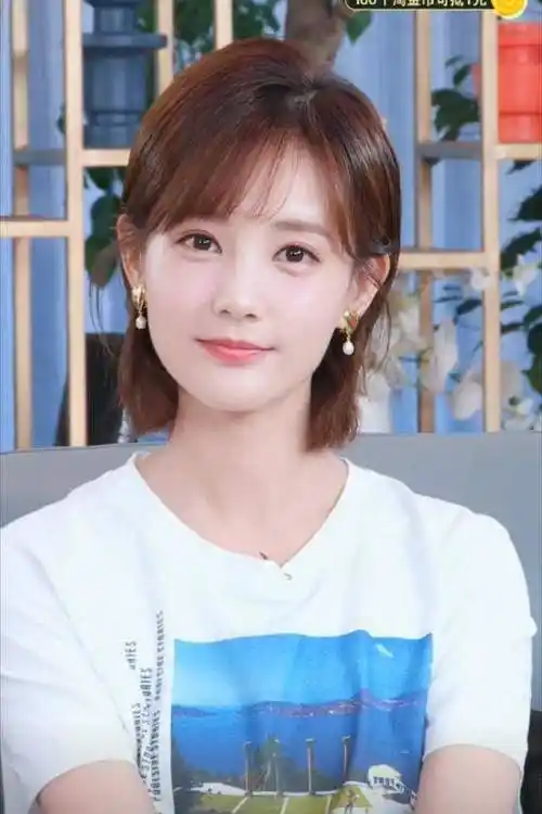 或许也有很多人有卧蚕,但是只有在大笑的时候才会有灵动的月牙眼,而