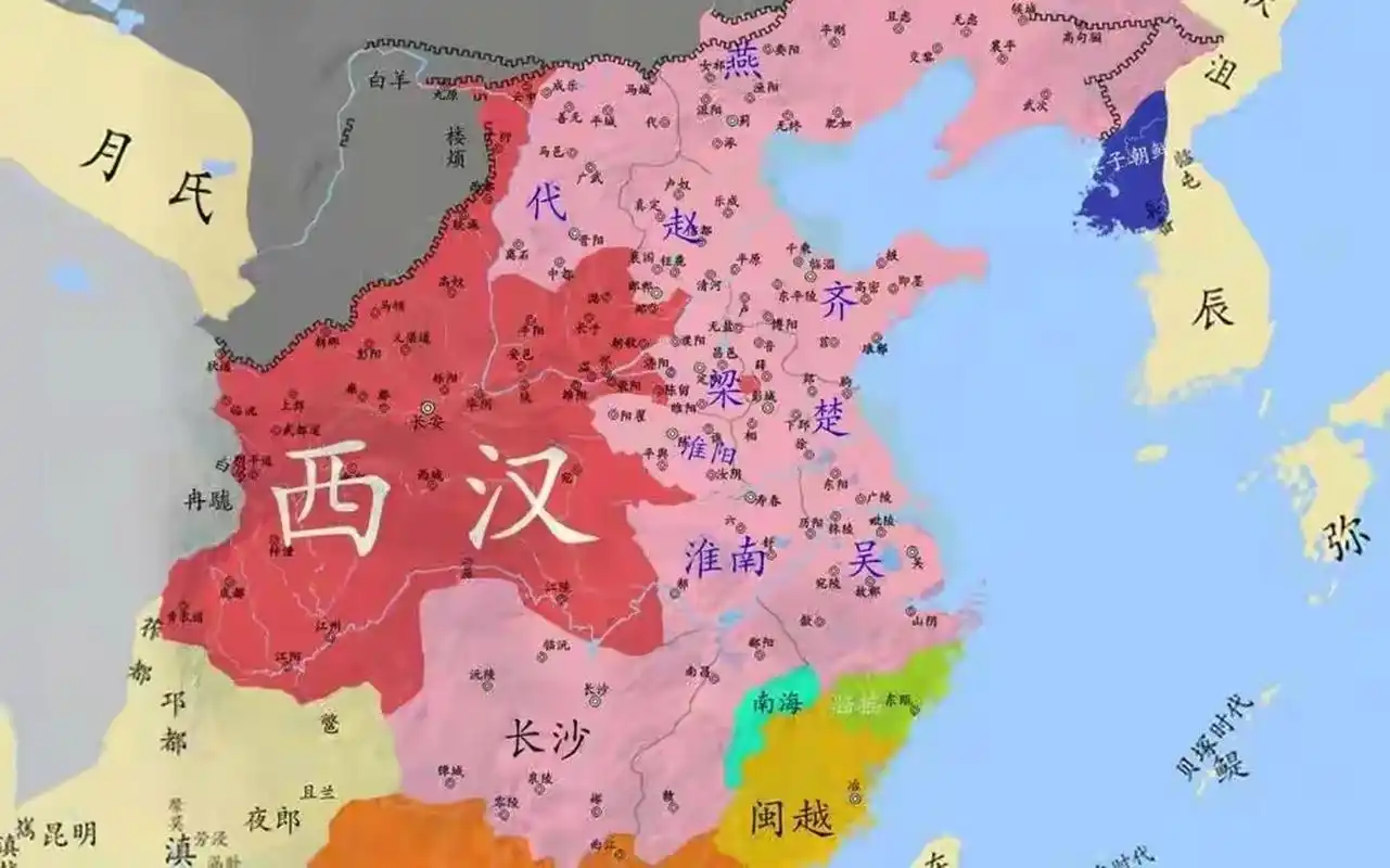 西汉初期郡国共存形势图 幸亏景帝时期打赢了七王之乱这场战争,不然