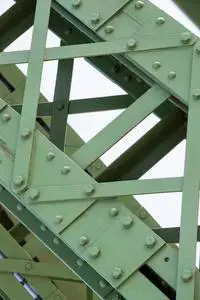 户外零件金属零件的铆钉联接的桥梁施工照片