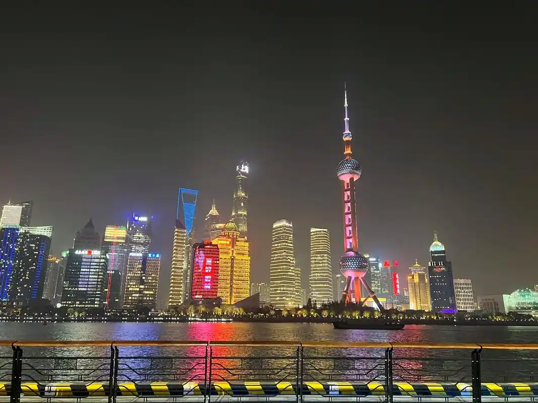 跟个风吧 #上海东方明珠夜景 #每一张照片都是满满的回忆和 - 抖音