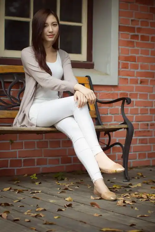 柔情女人味 气质迷人香——唐筠乔