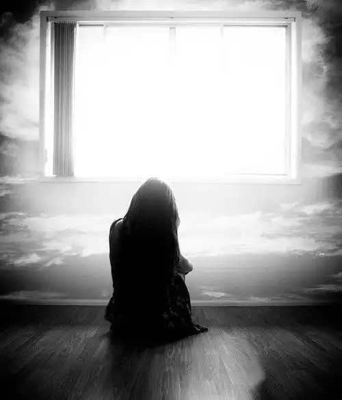 图片大全 伤感图片            一个人安静的忧伤图片 ┃猜您喜欢的