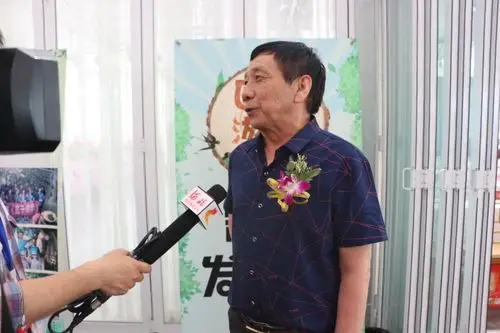 著名作家,诗人,高级记者,本栏目总策划王军旗接受记者采访