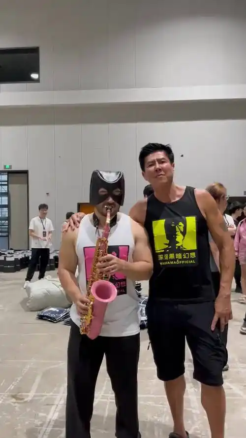 给vansama输出下gg爆van猪猪侠钢棍蟹文艺复兴萨克斯