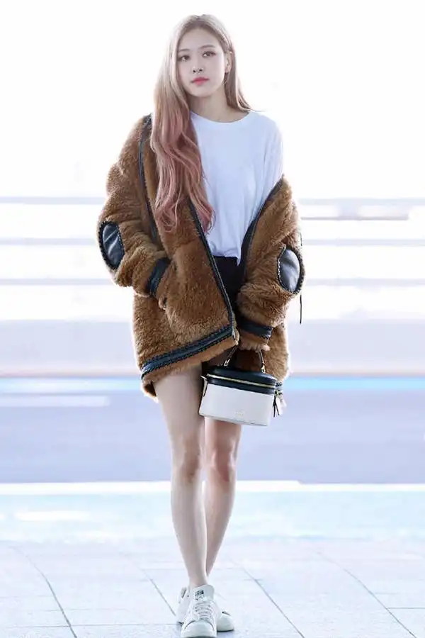 blackpink成员朴彩英街拍秀,每一张都尽显好身材,图6最美!