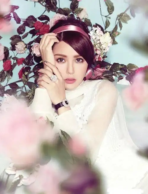 首页 图片大全 明星 天王嫂昆凌时尚性感复古写真图片