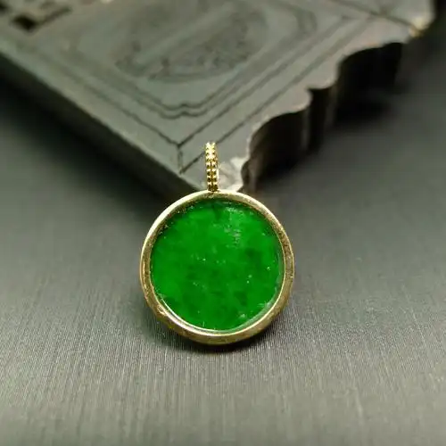吊坠18k金镶嵌镶嵌辣绿缅甸天然翡翠平安无事圆牌女款颈饰