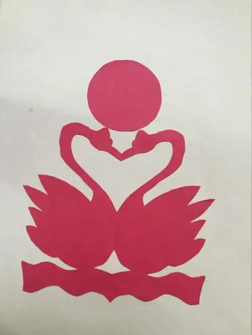 漂亮女孩对称图形剪纸图片