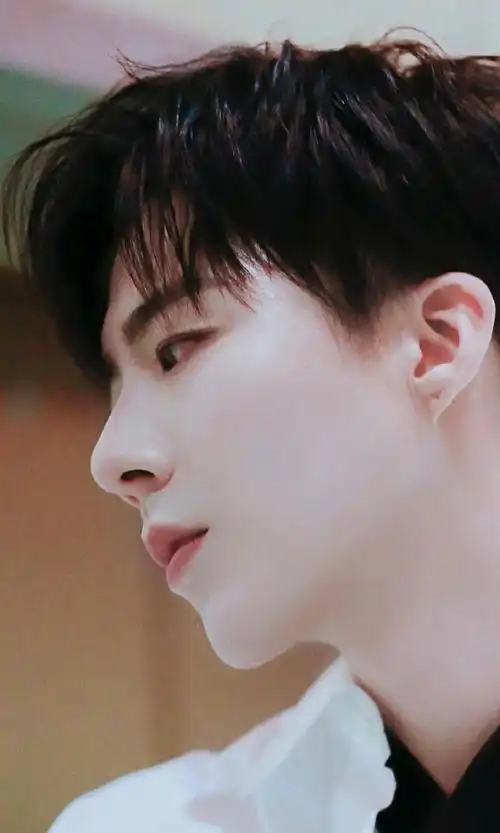 看不够的心动侧颜#哥哥给名品侧脸上个保险吧!