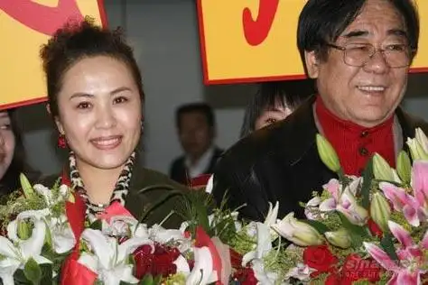 中国美声第一人载誉归来 金铁霖猛夸王莹(组图)