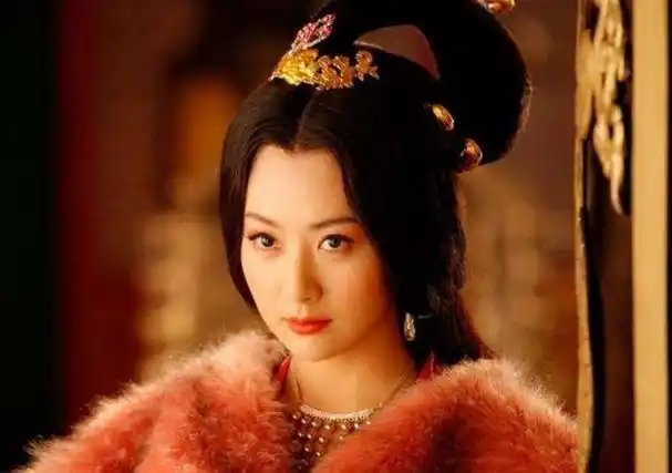 张丽华因长相太美十岁被临幸皇帝上朝都让她坐在膝上