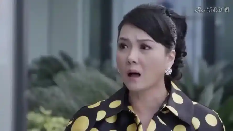 拥抱幸福:穆正萍看到来人是白红樱,心生一计,嫁祸她是杀人凶手