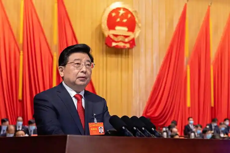 洛阳市人民政府代市长徐衣显作政府工作报告.