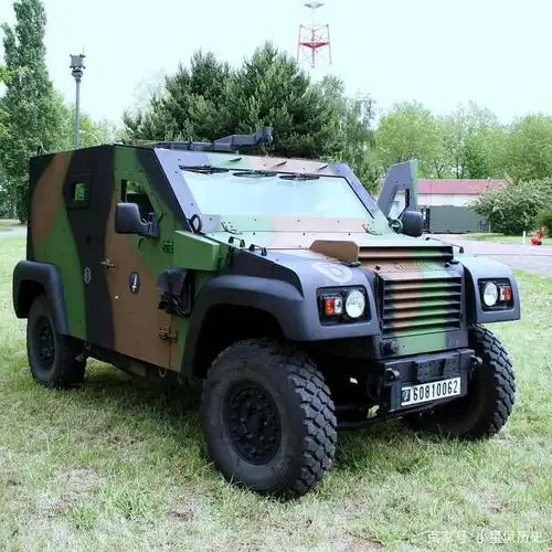 vbmr狮鹫装甲车erc-90法国六轮装甲车,机动性强,两栖性能出色.
