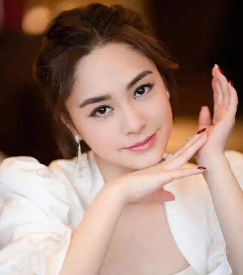 阿娇星河公主裙现身活动生图暴露真实颜值确定是39岁