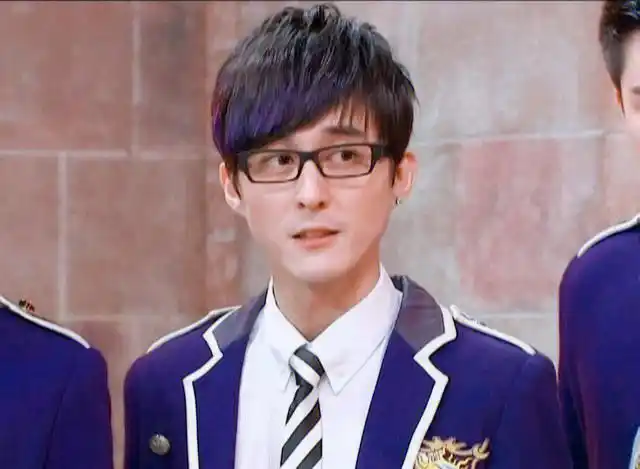 欧趴和谜亚星的饰演者39岁了,艾格尼丝的饰演者36岁了,萌学园是我从小