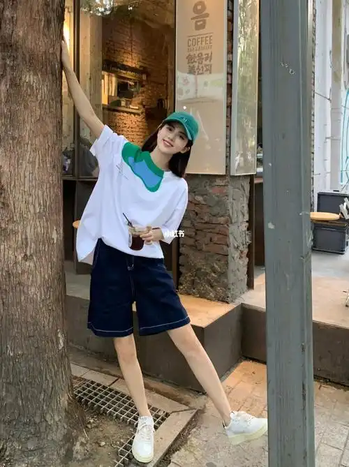 清爽又好看日常通勤好爱这样的基础搭配#每日穿搭  #t恤就该这么穿