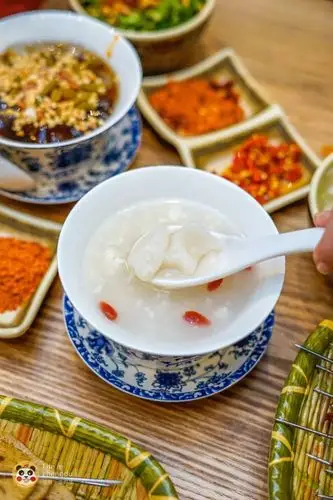 醪糟粉子 - 066比起酒,甜甜的醪糟更受喜爱.醪糟是糯米制成的.