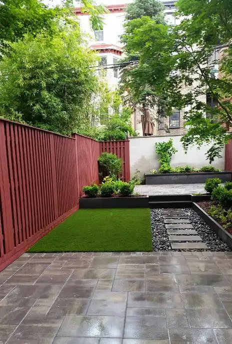 庭院设计:小面积花园也能铺草坪,2个以草坪为主角的院子